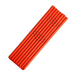 Nafukovací matrac na treking mt500 air isolant l 180 × 52 cm pre 1 osobu červený